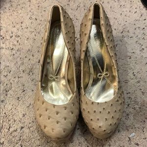 Ostrich pumps
